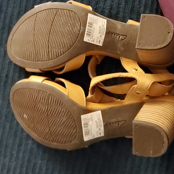 Clarks high heeled sandals, tan, size 7.5 - Picture 2 of 8